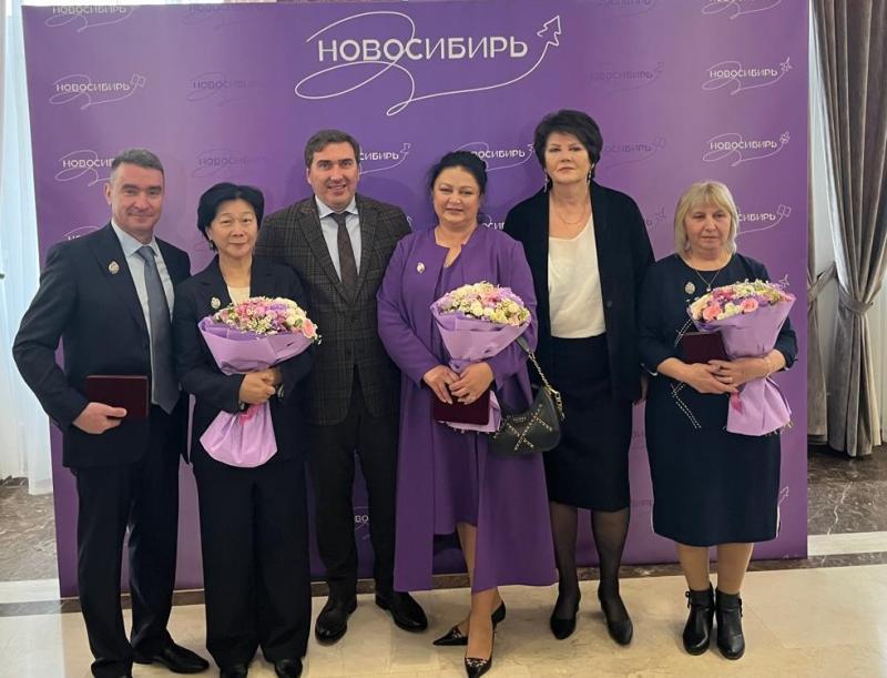 Губернатор Новосибирской области Травников А.А. вручил награды сотрудникам НОККВД